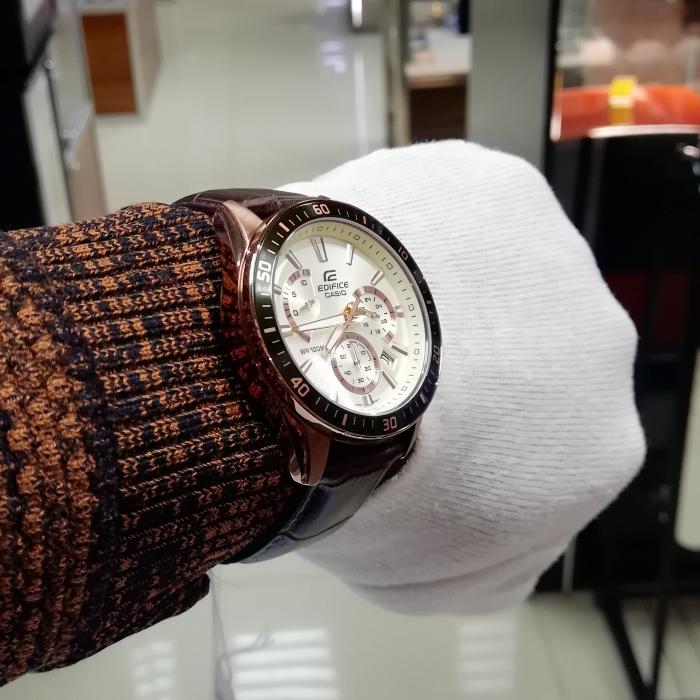 Casio EFR-552GL-7A на руке Casio EFR-552GL-7A на руке