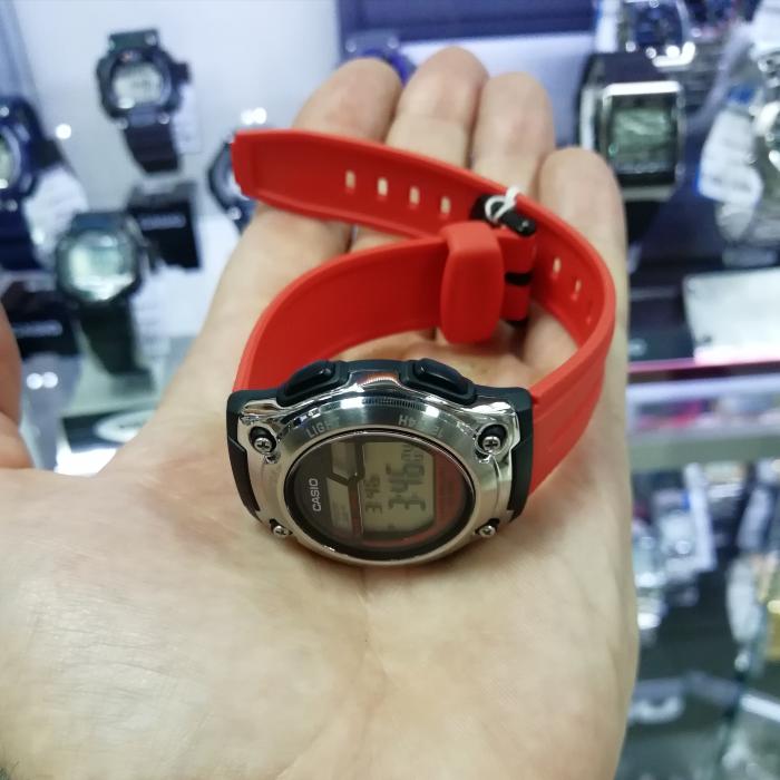 Casio W-211-4A на руке Casio W-211-4A на руке