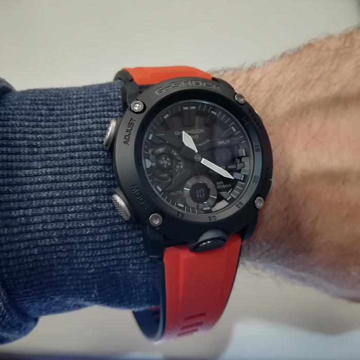 GA-2000E-4ER на руке