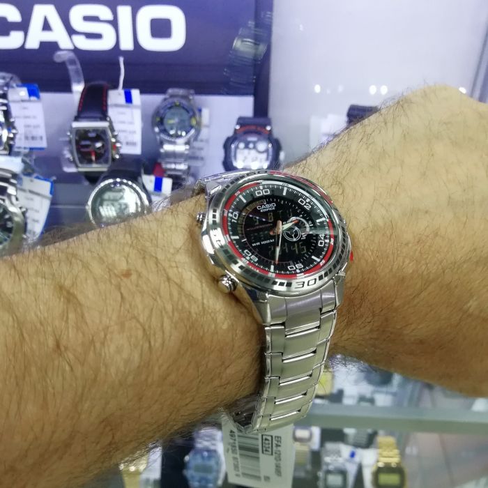 EFA-121D-1A на руке