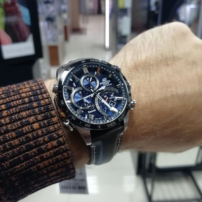 Casio Edifice EQB-501XBL-2A на руке