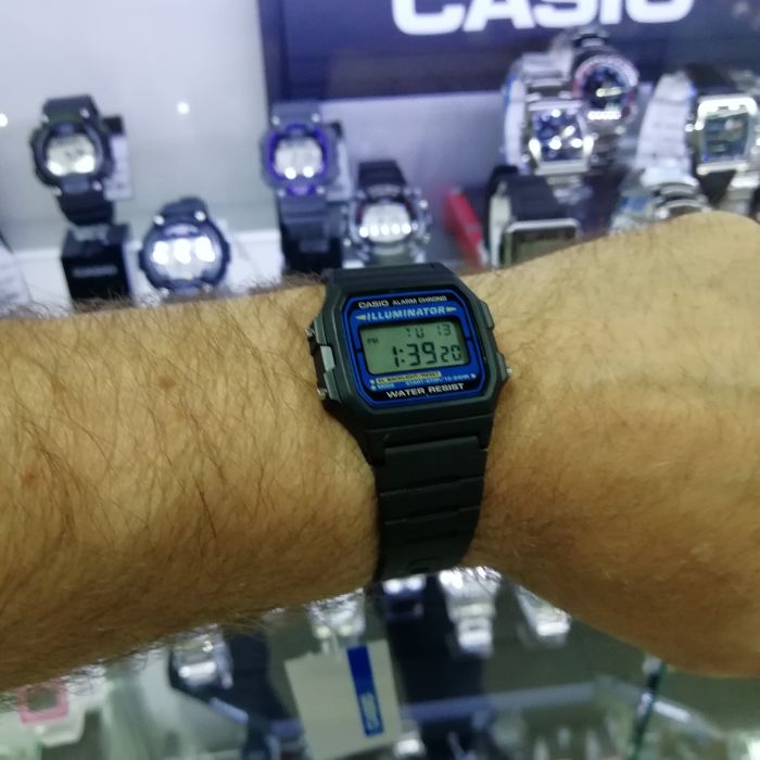 F-105W-1A на руке